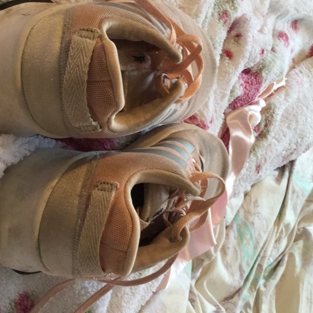 Pink sneakers - Picture 2 of 2